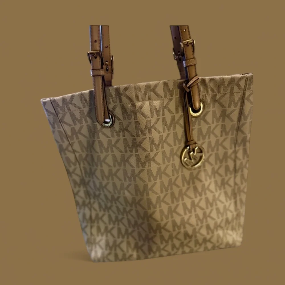 Michael Kors Tan Monogram jet set travel Tote Bag great condition